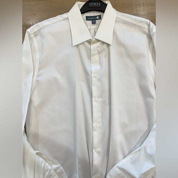 Nordstrom textured white strip Mens button down collared dress shirt - Picture 3 of 9